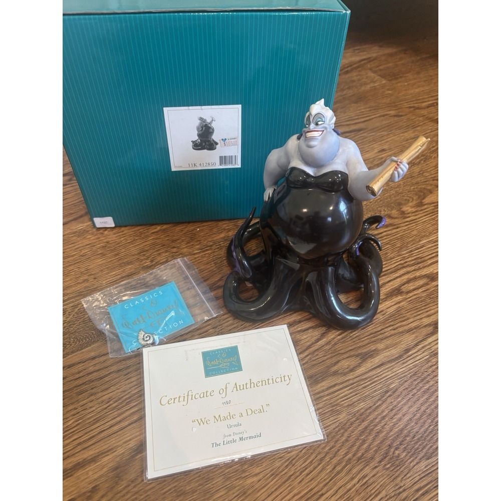 Disney WDCC Ursula 'We Made a Deal' Figurine w/Certificate & Charm The Little Me